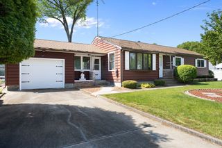 67 Manning St, Chicopee, MA 01020