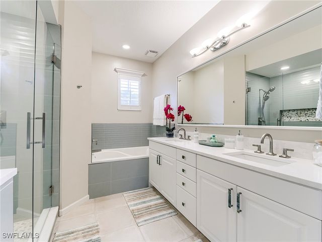 10402 Autumn Breeze DR 202, Estero, FL 34135