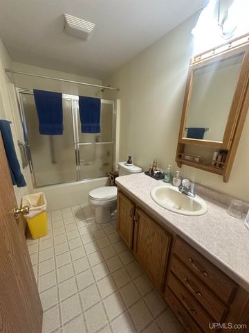 8804 County 416 J Road, Cornell, MI 49818