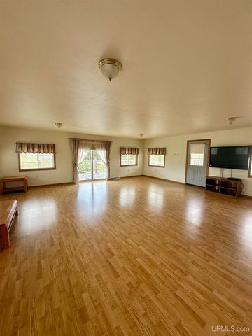 8804 County 416 J Road, Cornell, MI 49818