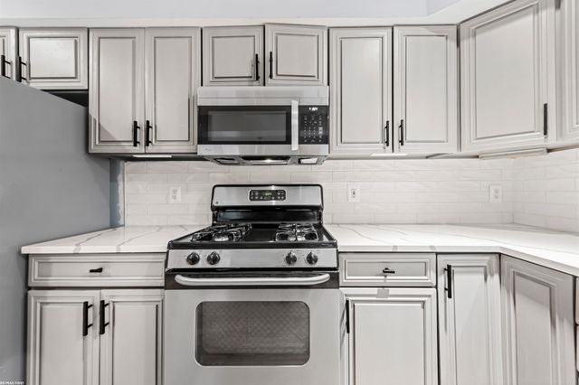 40351 Hamilton Drive, Sterling Heights, MI 48313