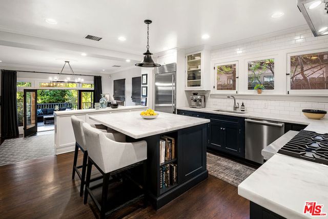 945 S Muirfield Road, Los Angeles, CA 90019