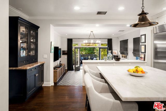 945 S Muirfield Road, Los Angeles, CA 90019