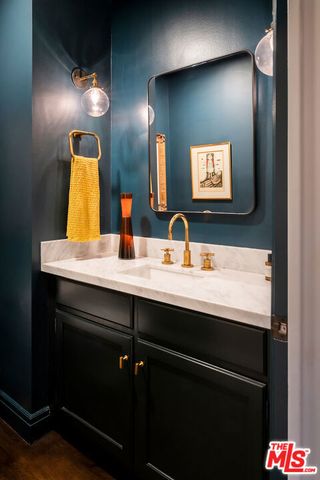 945 S Muirfield Road, Los Angeles, CA 90019