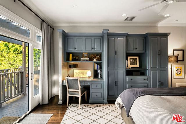 945 S Muirfield Road, Los Angeles, CA 90019