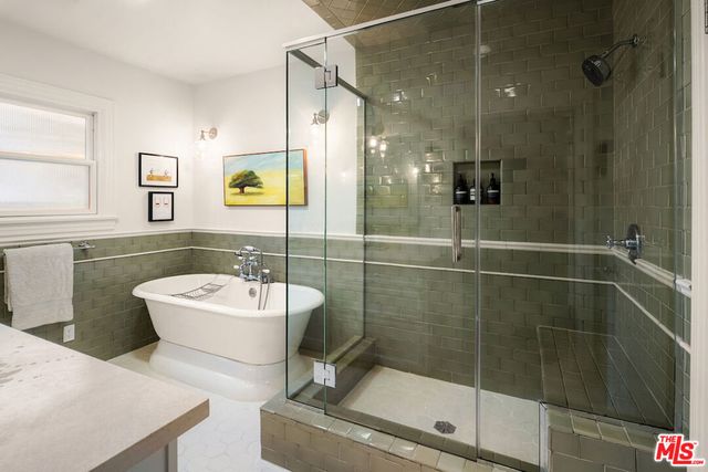 945 S Muirfield Road, Los Angeles, CA 90019