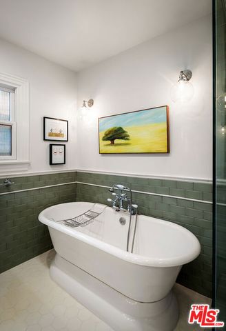 945 S Muirfield Road, Los Angeles, CA 90019