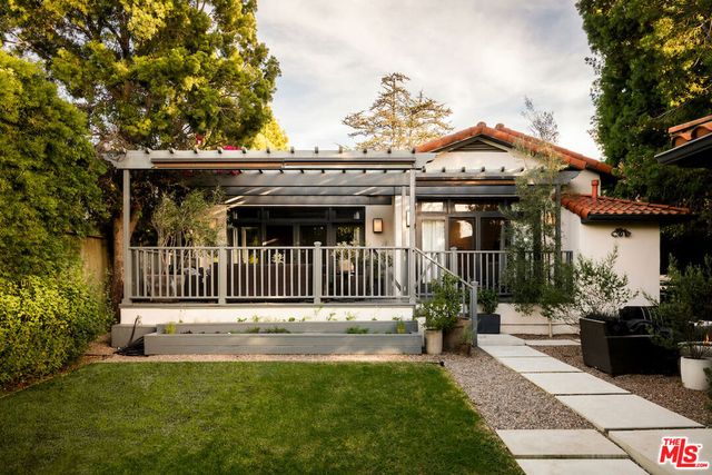 945 S Muirfield Road, Los Angeles, CA 90019