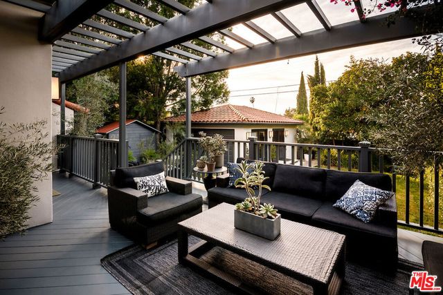 945 S Muirfield Road, Los Angeles, CA 90019