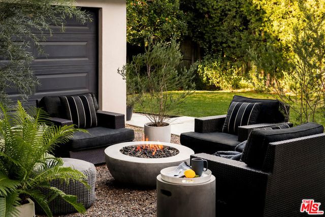 945 S Muirfield Road, Los Angeles, CA 90019