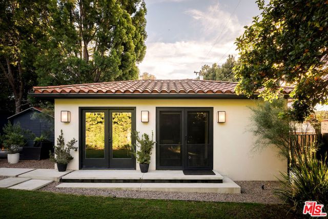 945 S Muirfield Road, Los Angeles, CA 90019