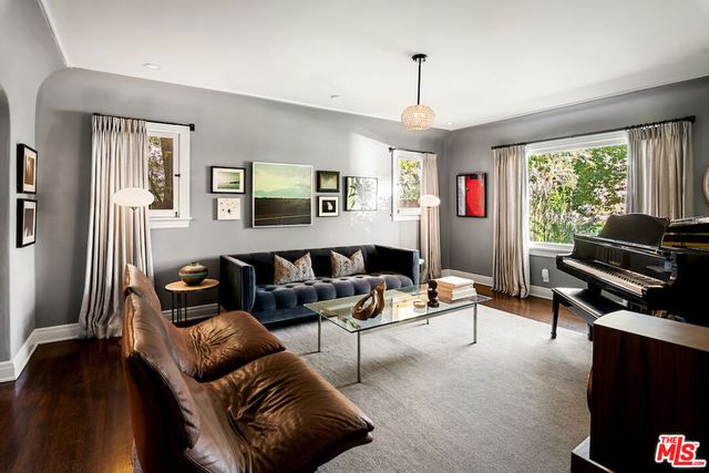 945 S Muirfield Road, Los Angeles, CA 90019