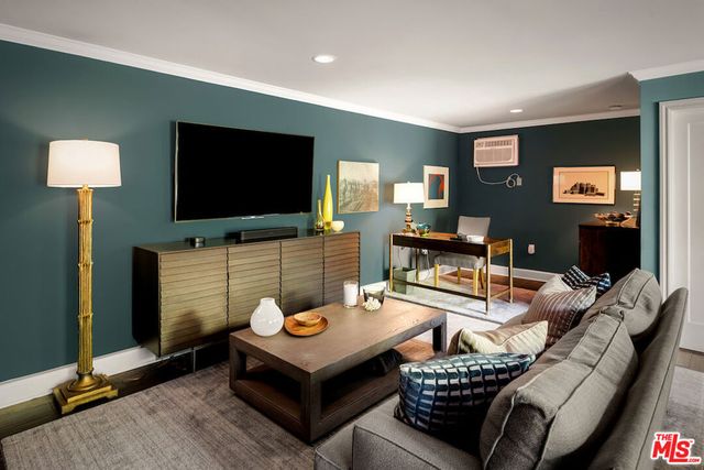 945 S Muirfield Road, Los Angeles, CA 90019