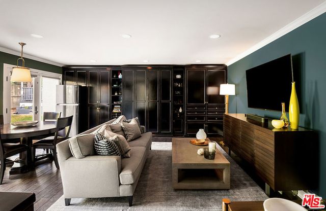 945 S Muirfield Road, Los Angeles, CA 90019