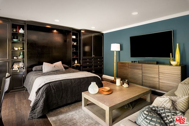 945 S Muirfield Road, Los Angeles, CA 90019