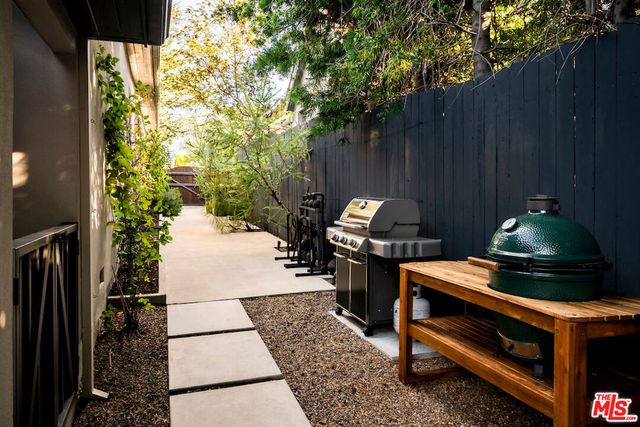 945 S Muirfield Road, Los Angeles, CA 90019