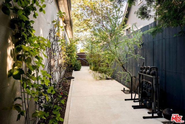 945 S Muirfield Road, Los Angeles, CA 90019