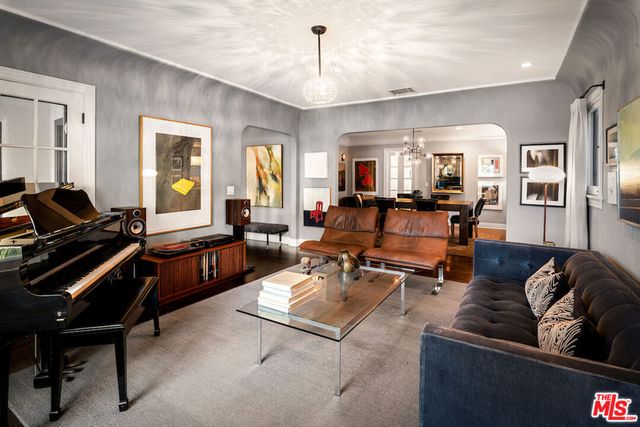 945 S Muirfield Road, Los Angeles, CA 90019