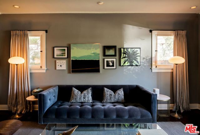 945 S Muirfield Road, Los Angeles, CA 90019