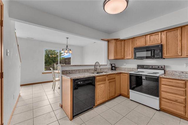 4929 Stoneback Place, Lawrence, KS 66047