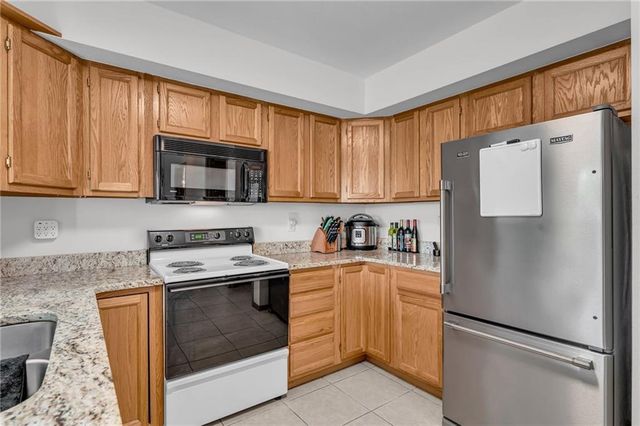4929 Stoneback Place, Lawrence, KS 66047