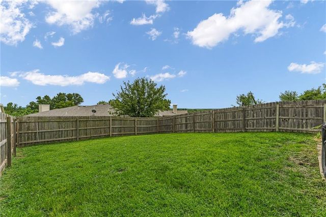 4929 Stoneback Place, Lawrence, KS 66047