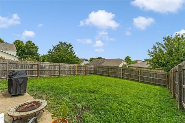 4929 Stoneback Place, Lawrence, KS 66047