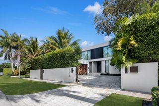 6015 N Bay Road, Miami Beach, FL 33140