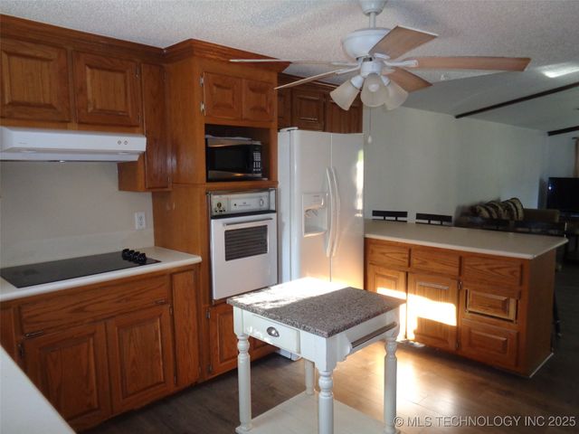 177 Lakeaire Drive, Eufaula, OK 74432