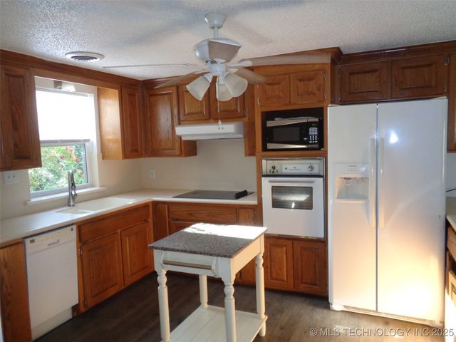 177 Lakeaire Drive, Eufaula, OK 74432