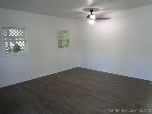 177 Lakeaire Drive, Eufaula, OK 74432