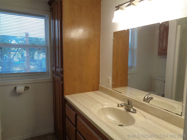177 Lakeaire Drive, Eufaula, OK 74432