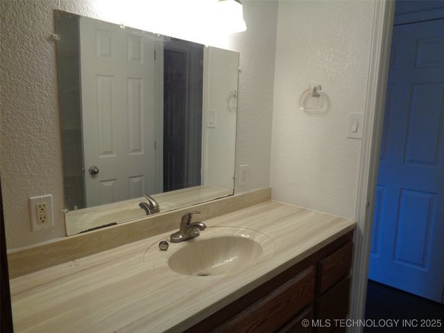 177 Lakeaire Drive, Eufaula, OK 74432
