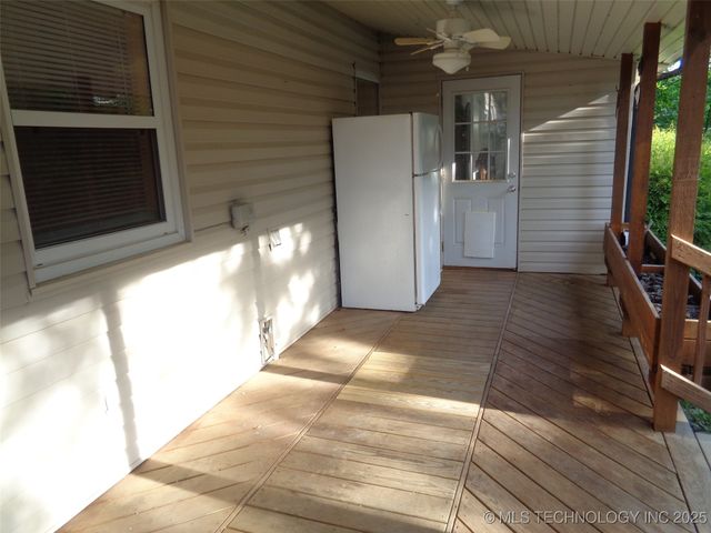 177 Lakeaire Drive, Eufaula, OK 74432