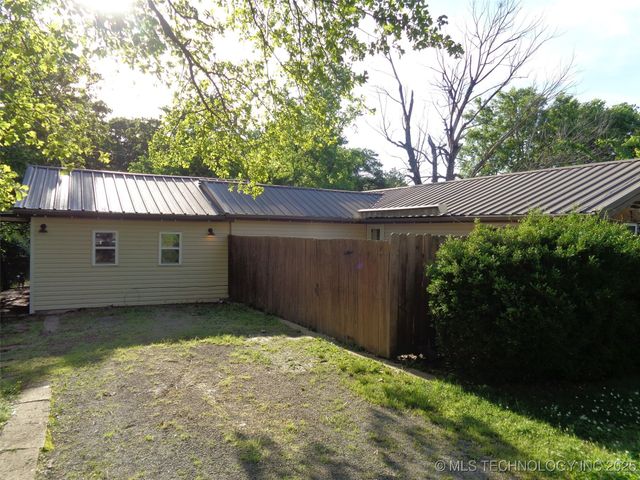 177 Lakeaire Drive, Eufaula, OK 74432