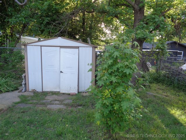 177 Lakeaire Drive, Eufaula, OK 74432