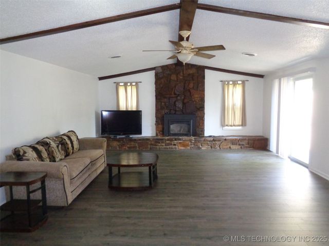 177 Lakeaire Drive, Eufaula, OK 74432