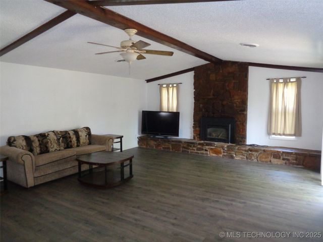 177 Lakeaire Drive, Eufaula, OK 74432