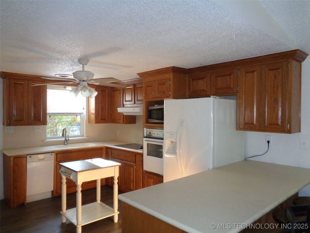 177 Lakeaire Drive, Eufaula, OK 74432