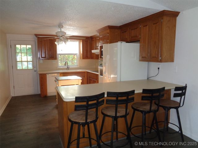 177 Lakeaire Drive, Eufaula, OK 74432