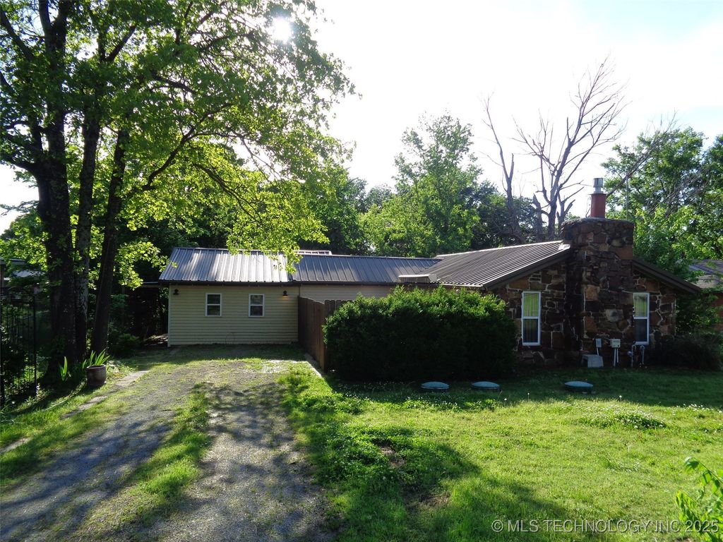 177 Lakeaire Drive, Eufaula, OK 74432