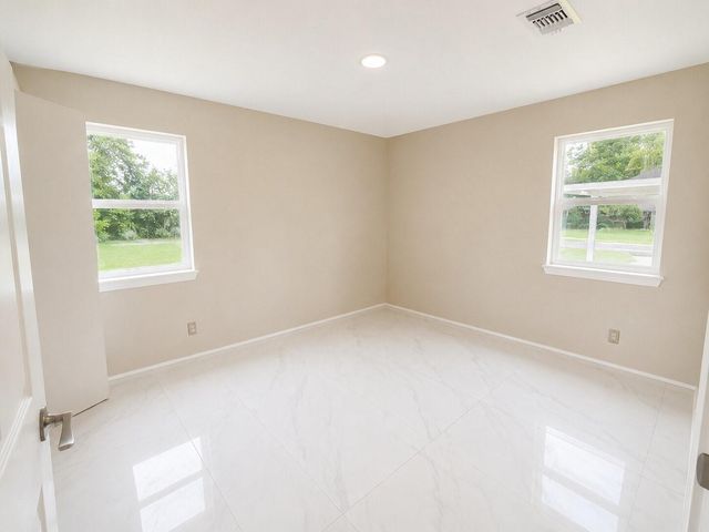513 W Texas Street, Brazoria, TX 77422