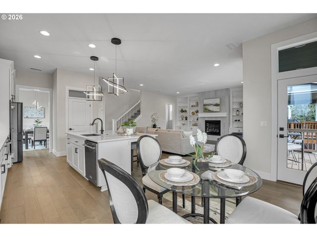 11808 Nw WEAVER Ln, Portland, OR 97229