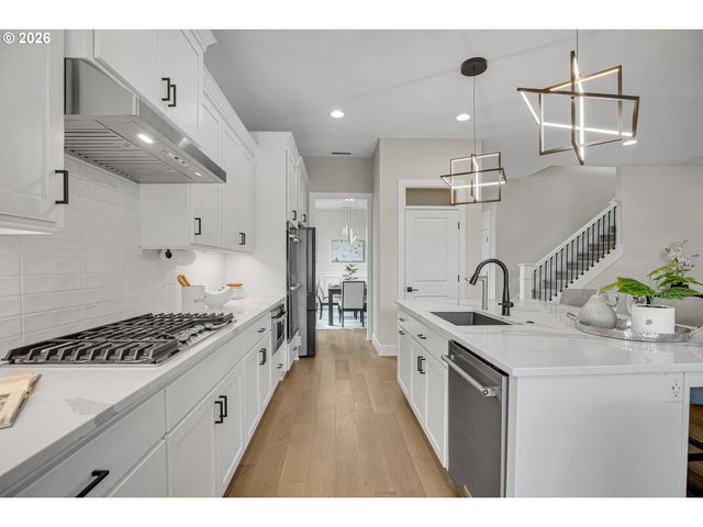 11808 Nw WEAVER Ln, Portland, OR 97229