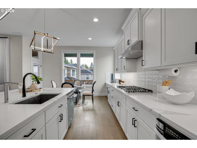 11808 Nw WEAVER Ln, Portland, OR 97229