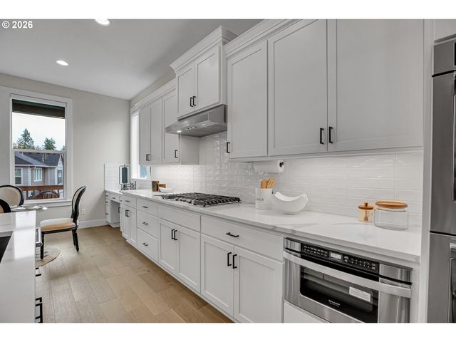 11808 Nw WEAVER Ln, Portland, OR 97229