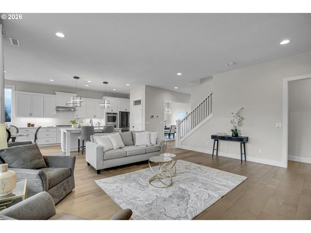 11808 Nw WEAVER Ln, Portland, OR 97229