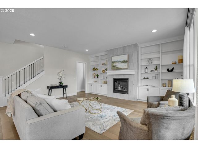 11808 Nw WEAVER Ln, Portland, OR 97229