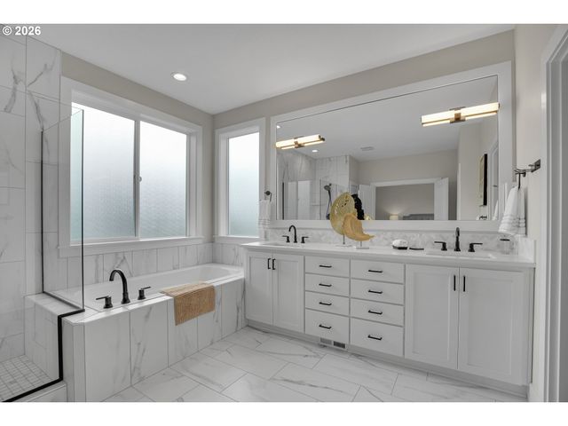 11808 Nw WEAVER Ln, Portland, OR 97229