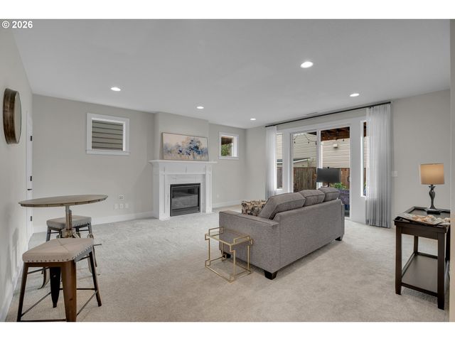 11808 Nw WEAVER Ln, Portland, OR 97229